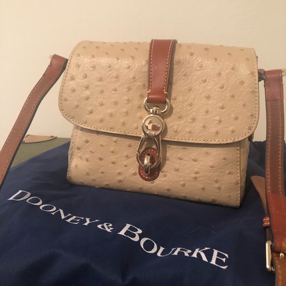 dooney and bourke small ashley messenger bag harisrushti